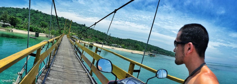 Bridge From Ceningan Island to Lembongan Island on a Motorbike // Vagabonding - Vinjatek