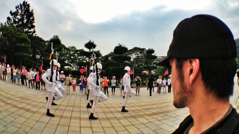 Changing of the Guard at National Revolutionary Martyrs' Shrine in Taipei, Taiwan /// Vinjatek
