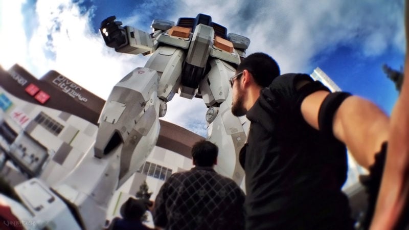 Life-Size Gundam Robot in Tokyo /// Vinjatek