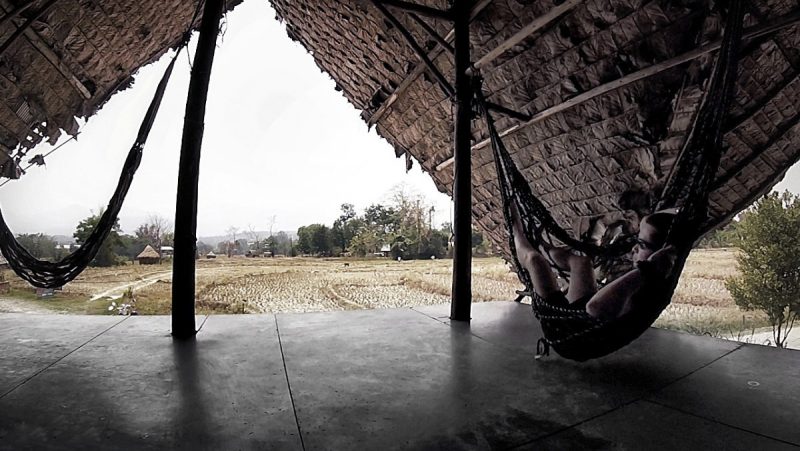 Chilling on a Hammock in Pai, Thailand /// Vinjatek
