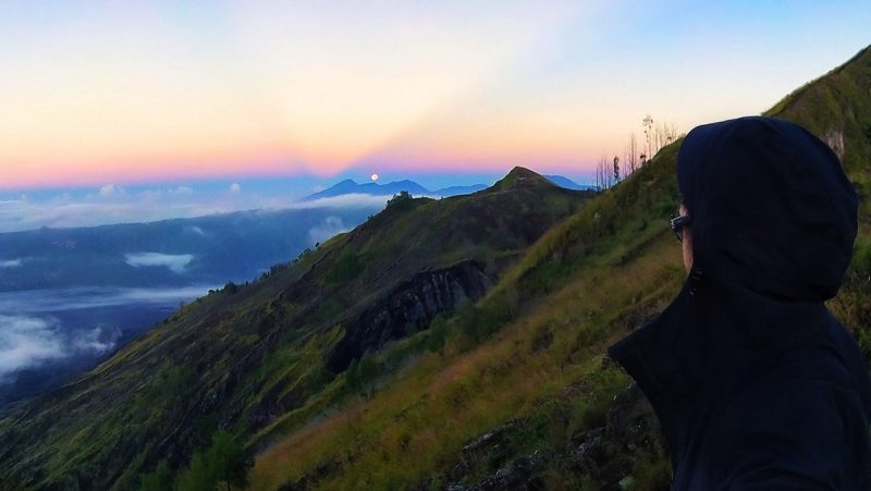 Mount Batur Moon Set in Bali, Indonesia /// Vinjatek