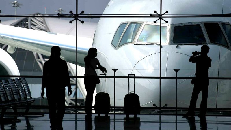 How to Use Airports Like Free Hotels How to Use Airports Like Free Hotels /// Vinjatek