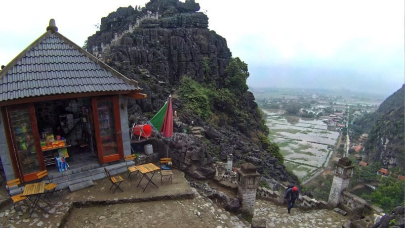 Photo: The Mountain Bodega Hang Mua Mountain in Ninh Binh, Vietnam /// Vinjatek